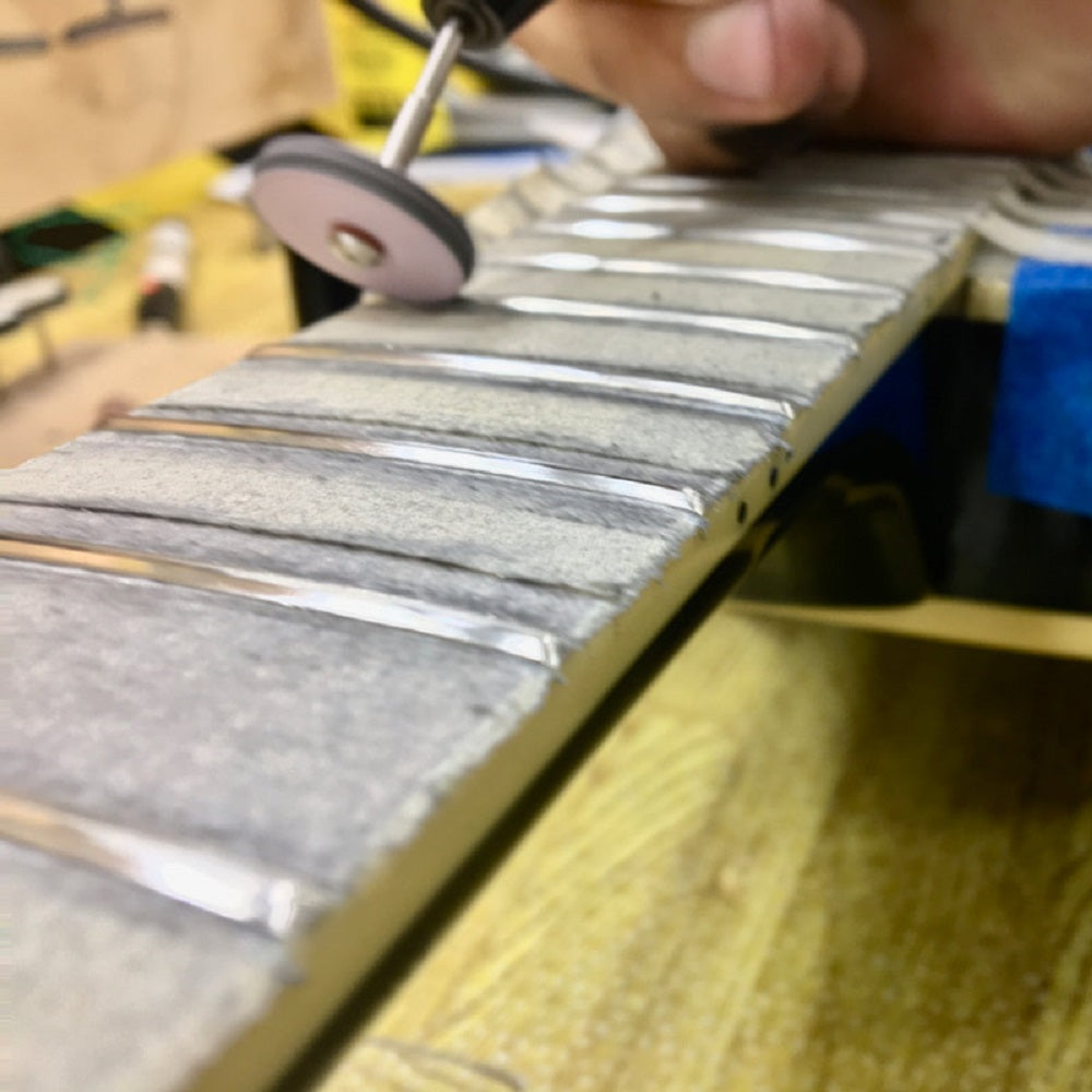 Limpieza Profunda y Lubricación de Guitarra y Bajo